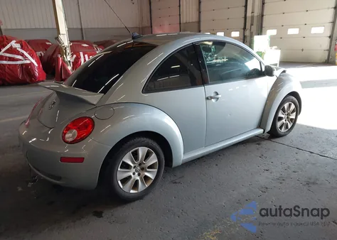 2010 Volkswagen New Beetle 2.5L from USA, damaged, VIN 3VWPG3AG3AM027115